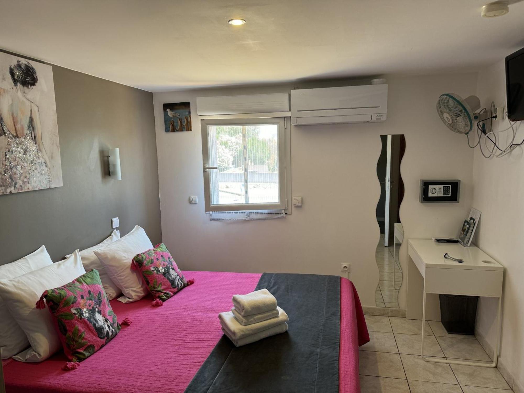 LOGIS Hôtel La Chaumière Marseillan (Herault) Exterior foto